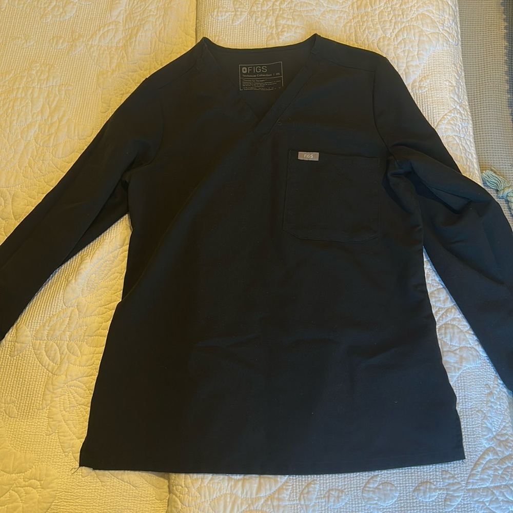 Figs long sleeve scrub top with one pocket